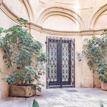 Casa Vacanze De Mari Lecce Exterior photo