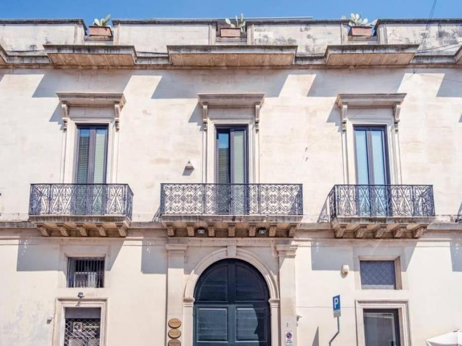 Casa Vacanze De Mari Lecce Exterior photo