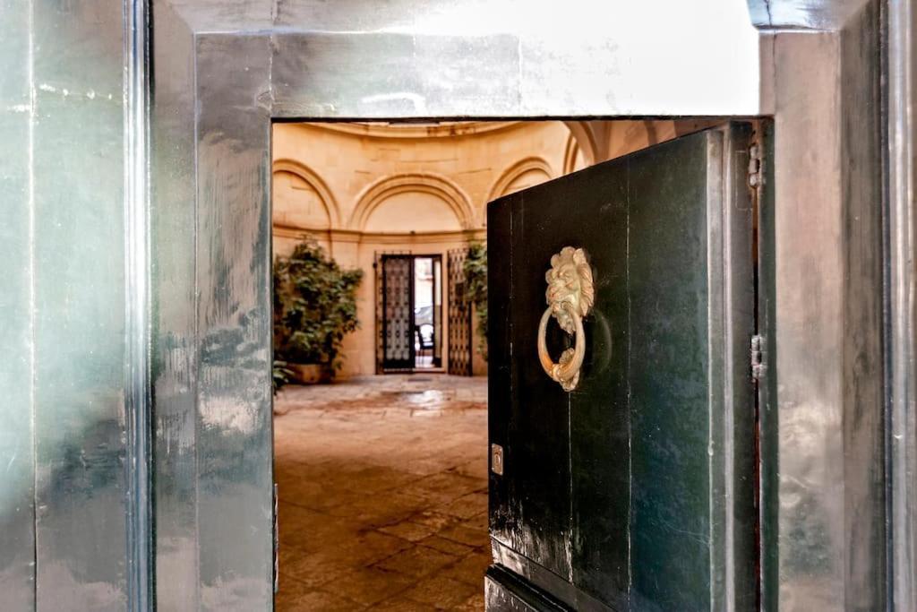 Casa Vacanze De Mari Lecce Exterior photo