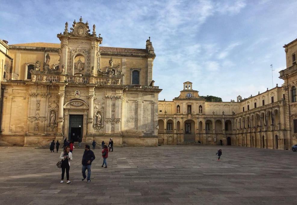Casa Vacanze De Mari Lecce Exterior photo